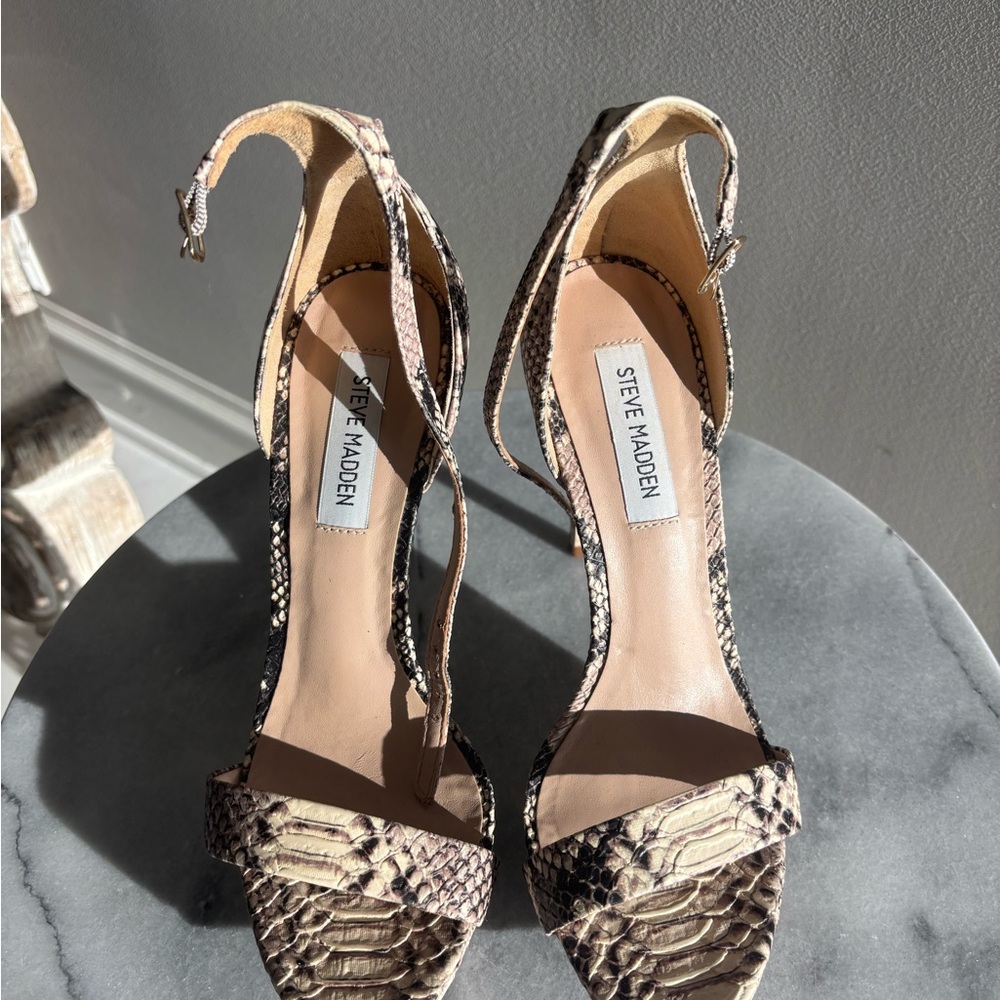 Steve Madden Beige and Black Snakeskin Heels